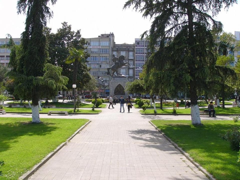 Nearby landmark, Day, Landmark view, group of guests