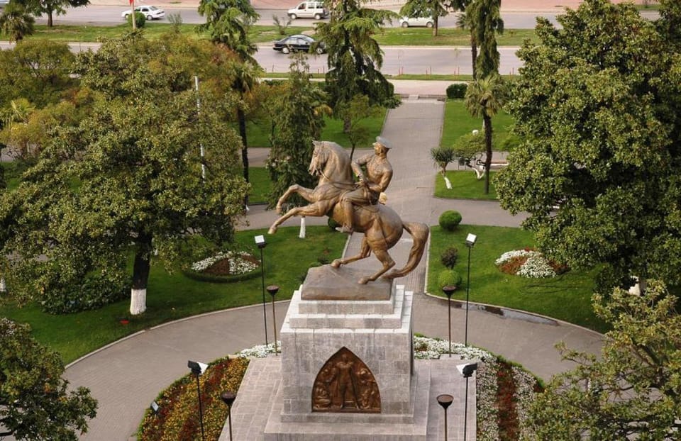 Nearby landmark, Landmark view