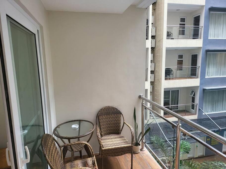 Sheryll Escapes - 218 La Grande, modern studio with hotel amenities! Apartment in Angeles