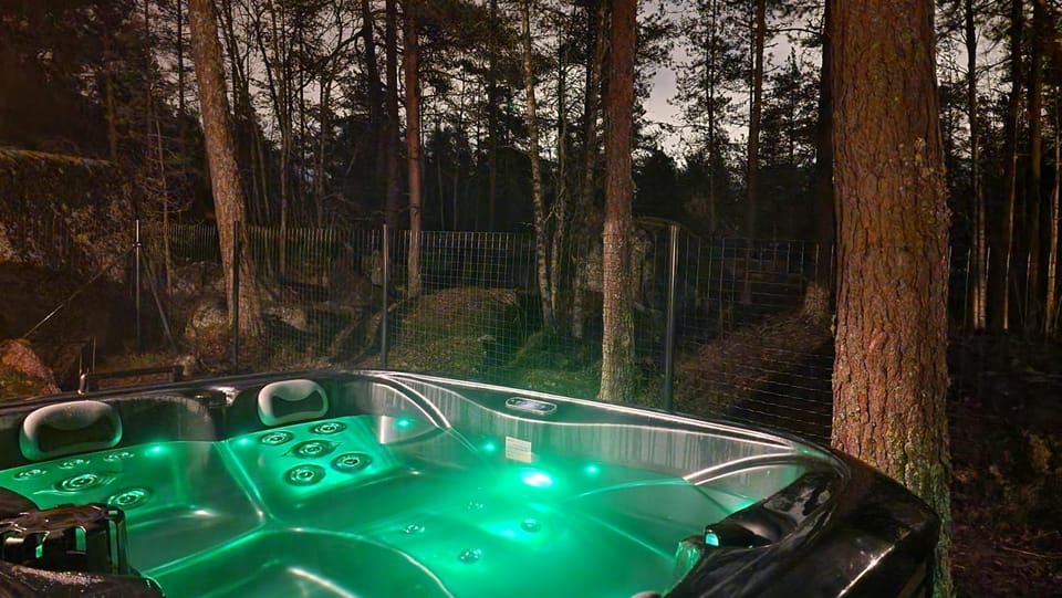 Night, Hot Tub