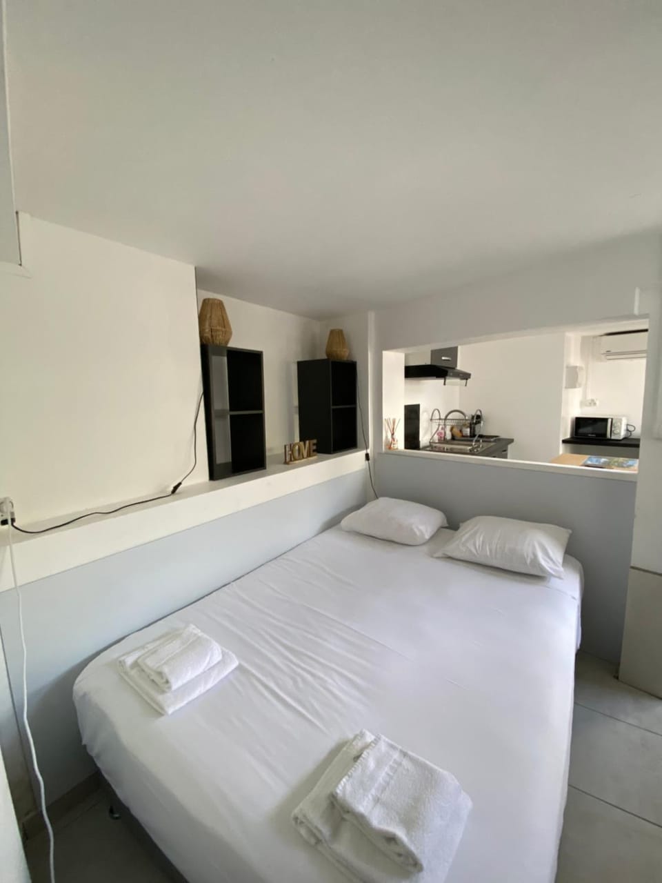 Bed, Photo of the whole room, Bedroom, towels
