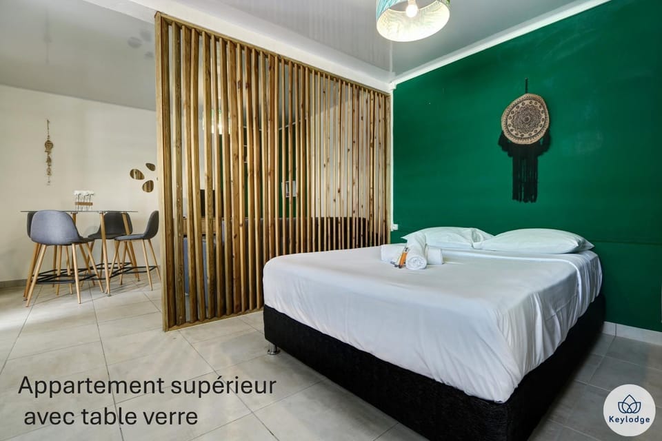 Bed, Dining area, Bedroom
