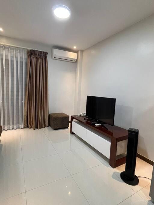 Sheryll Escapes - 305 La Grande Studio, cozy condo with hotel amenities! Apartment in Angeles