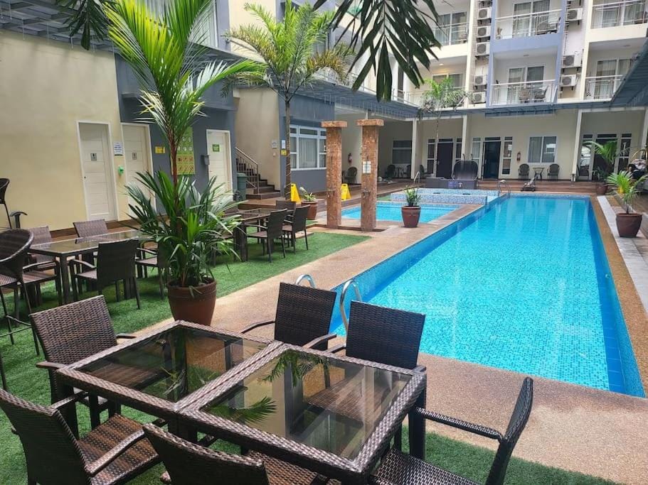 Sheryll Escapes - 305 La Grande Studio, cozy condo with hotel amenities! Apartment in Angeles