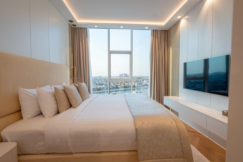 Bed, TV and multimedia, Bedroom