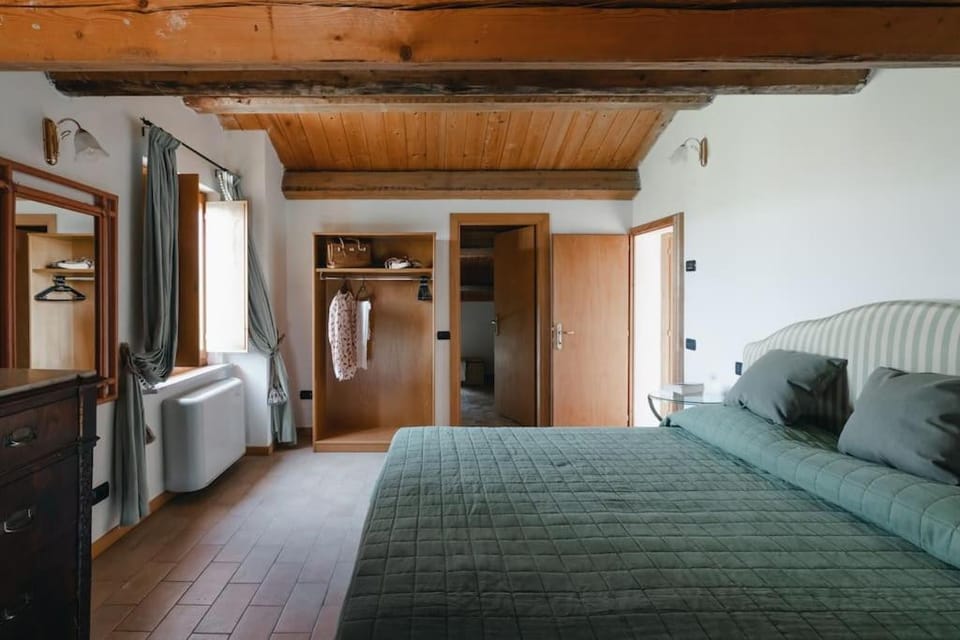 Bed, Bathroom, Photo of the whole room, Bedroom, wardrobe