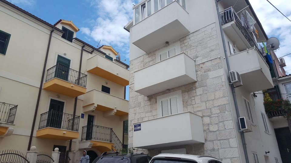 Apartments Karlo Apartment in Makarska