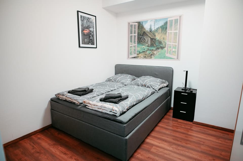 Bed, Photo of the whole room, Bedroom, towels