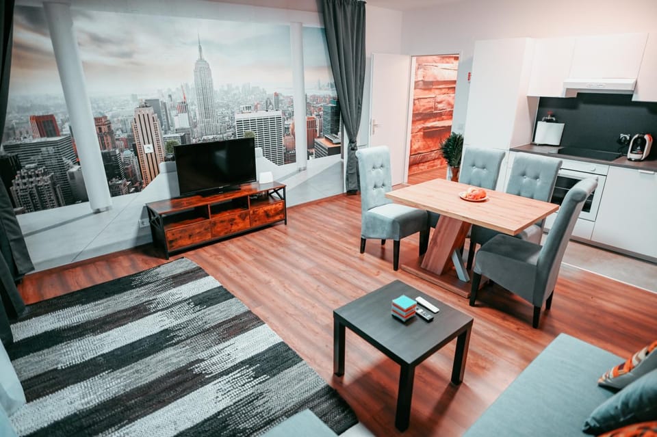 TV and multimedia, Living room, Seating area, Evening entertainment