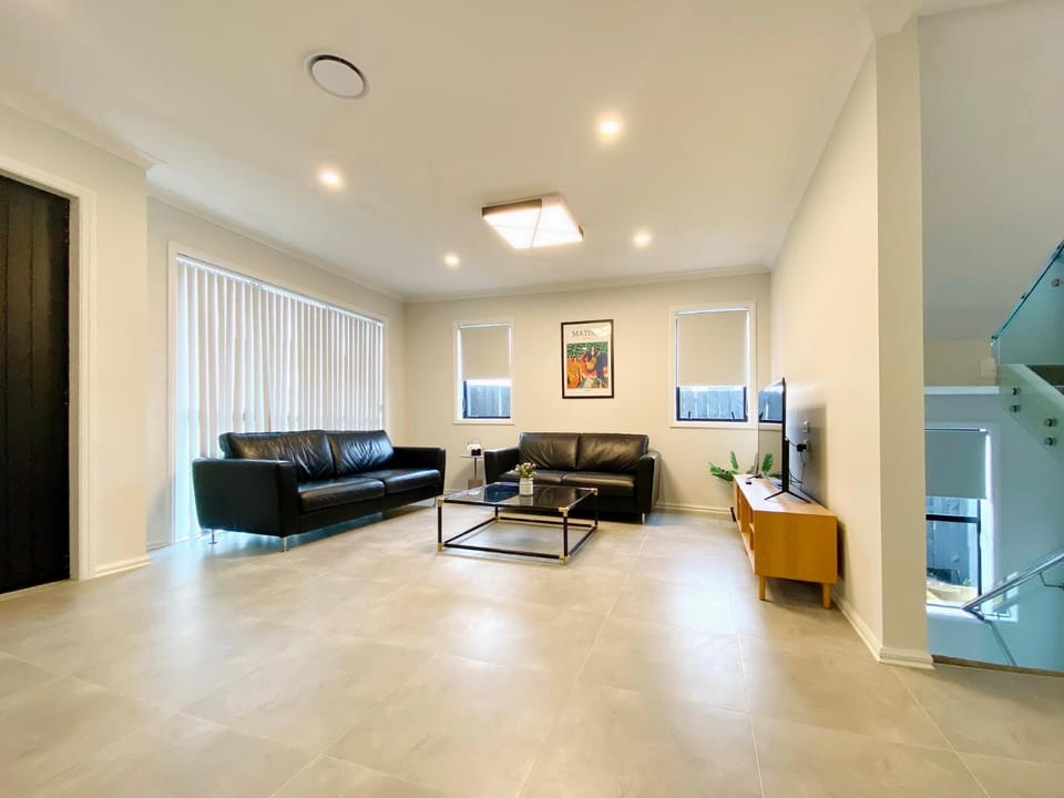 Extra-Large Brand-New House, Over 400sqm House in Auckland