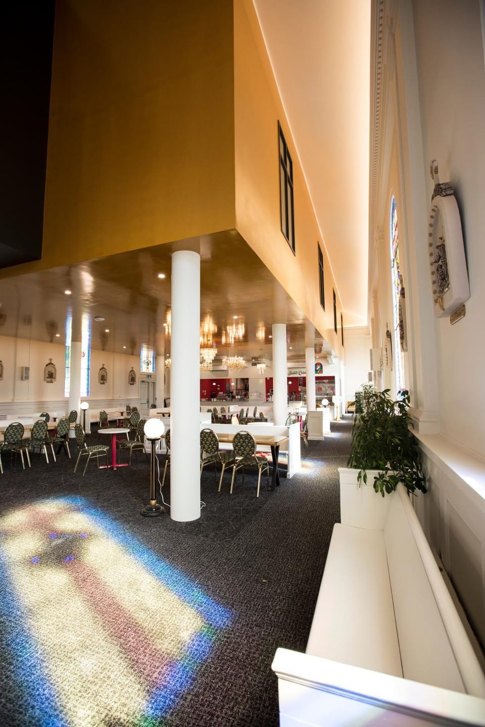 Restaurant/places to eat, Seating area