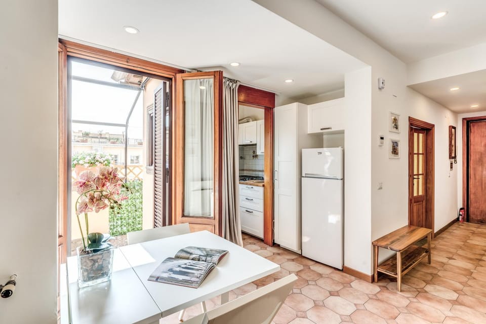 Kitchen or kitchenette, Dining area, pet friendly