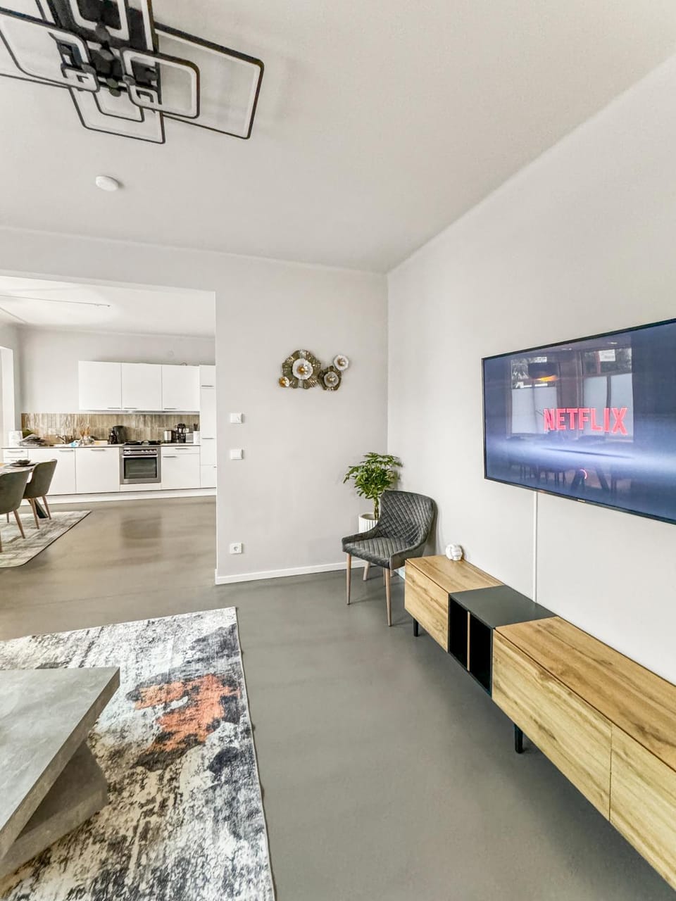 TV and multimedia, Living room, Evening entertainment