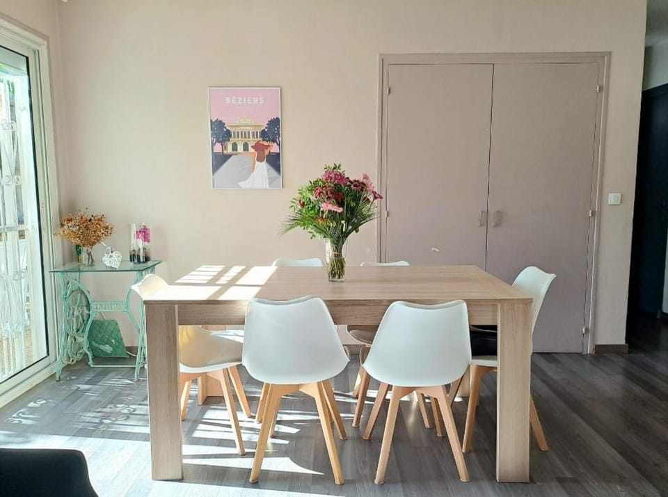 Le Ces-Spacieuse maison - Wifi Jardin - Parking gratuit - 15min des plages House in Béziers