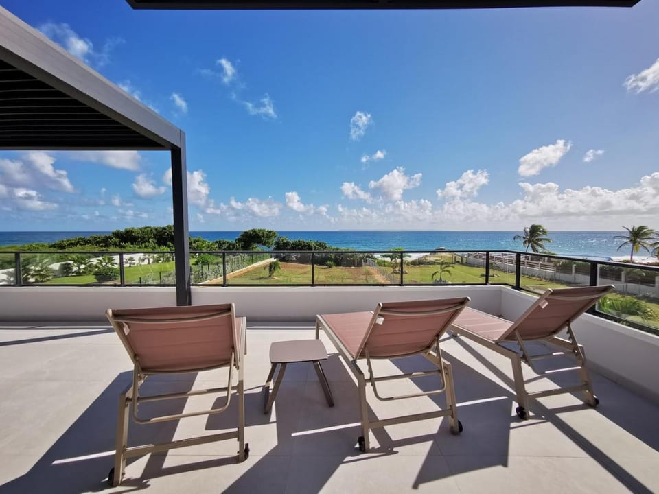 View (from property/room), Balcony/Terrace, sunbed
