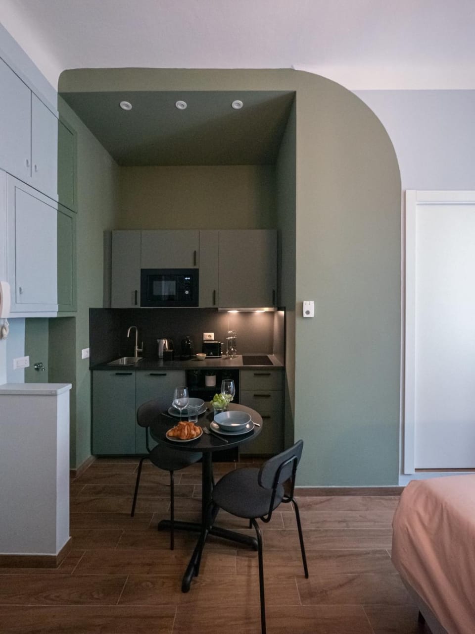 Mini suite di design Apartment in Milan
