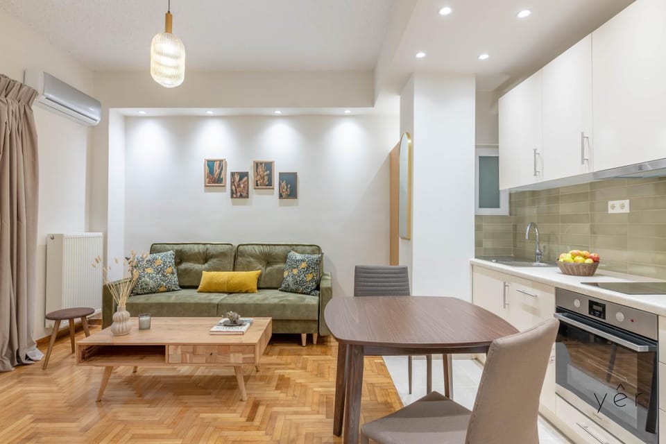 Kitchen or kitchenette, Living room, Seating area, Dining area, minibar, pet friendly, stove