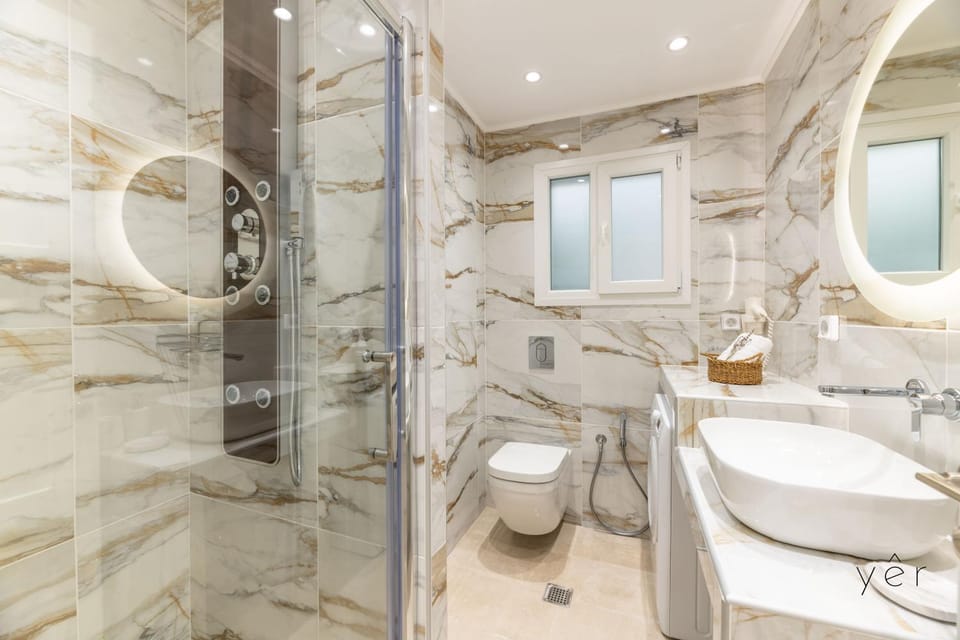 Shower, Toilet, Bathroom, bidet, towels