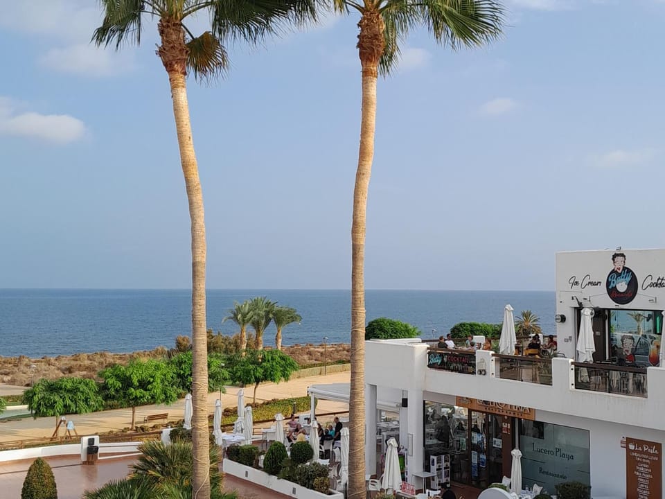 Restaurant/places to eat, Natural landscape, Sea view