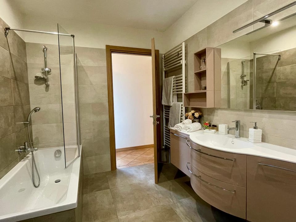 Cantusüt House in Stresa