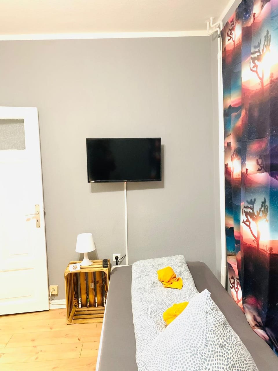 Bed, TV and multimedia, Photo of the whole room