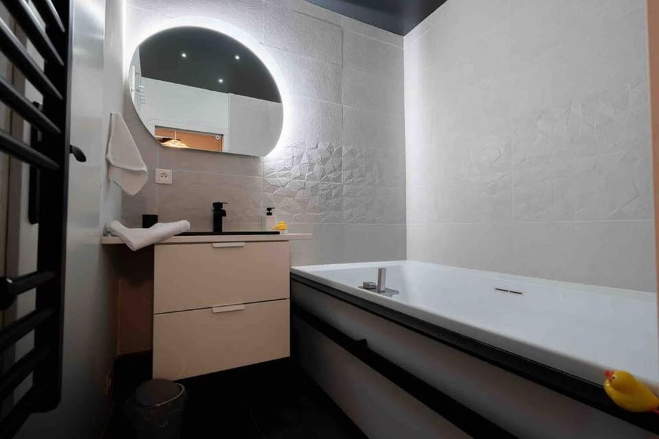 LA HUPPE - Bain Balnéo - Riom centre - 3 étoiles Apartment in Riom