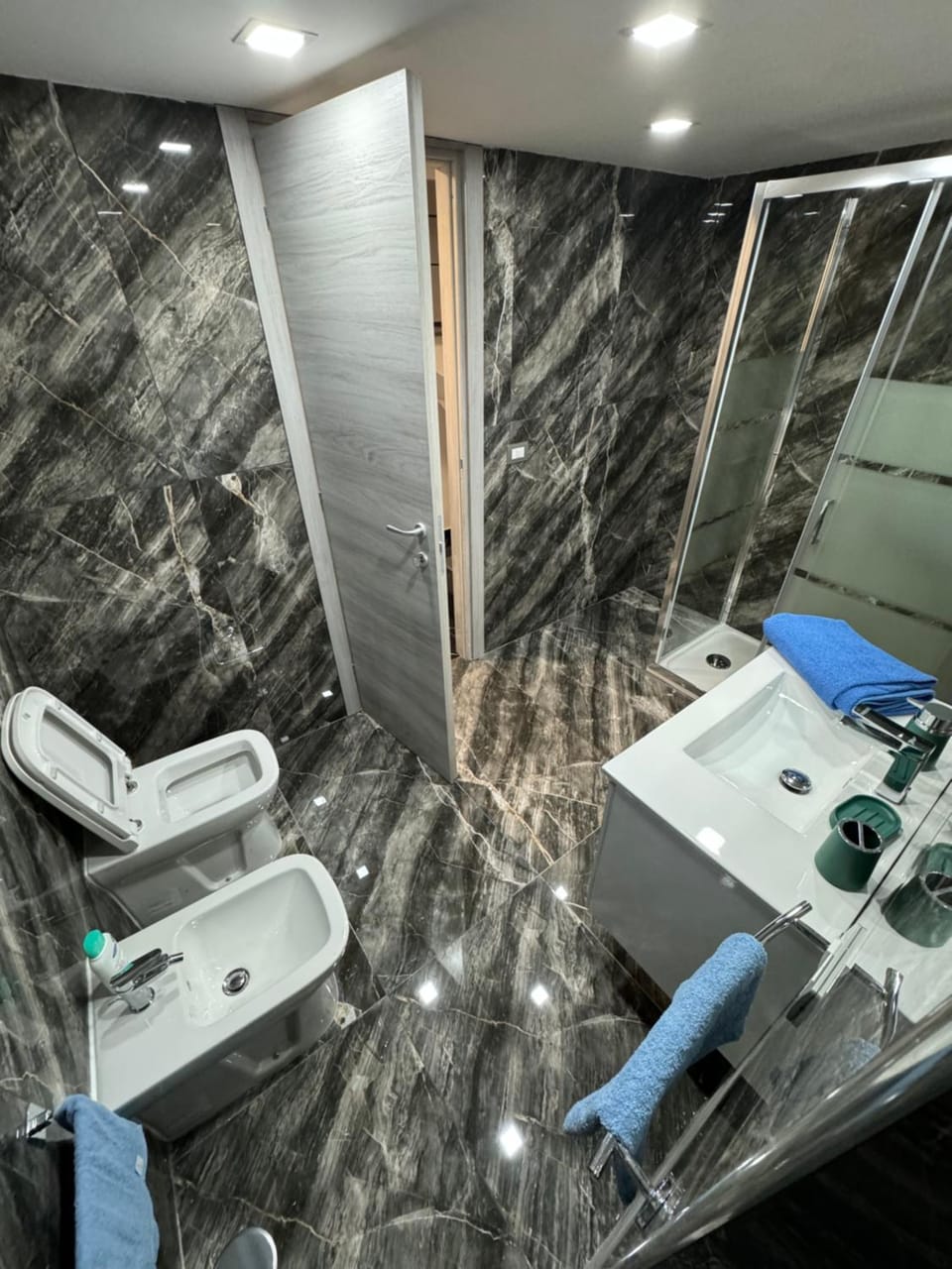 Toilet, Bathroom, towels