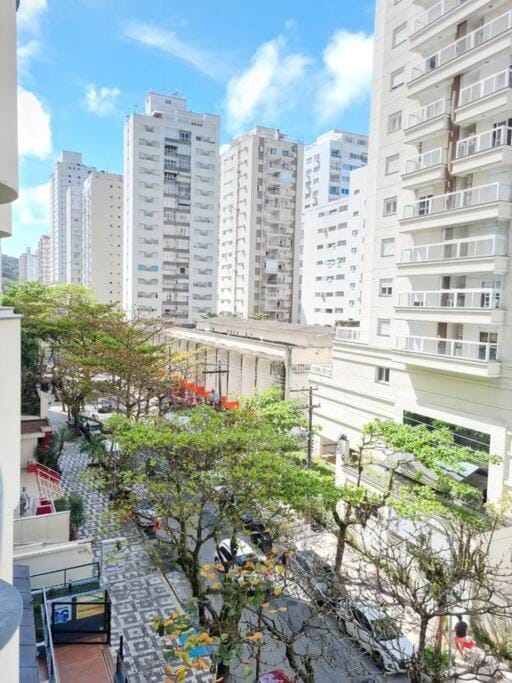 02 dorms c/suíte, 100m da Praia de Pitangueiras Apartment in State of São Paulo