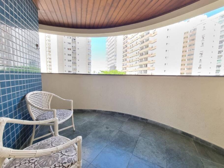 02 dorms c/suíte, 100m da Praia de Pitangueiras Apartment in State of São Paulo