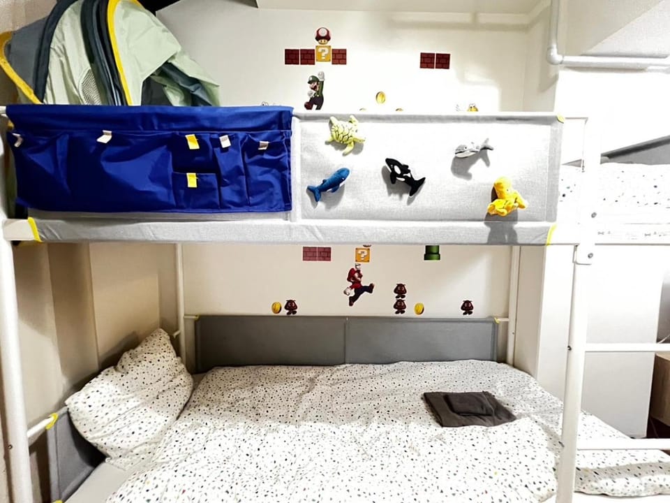 Bedroom, bunk bed