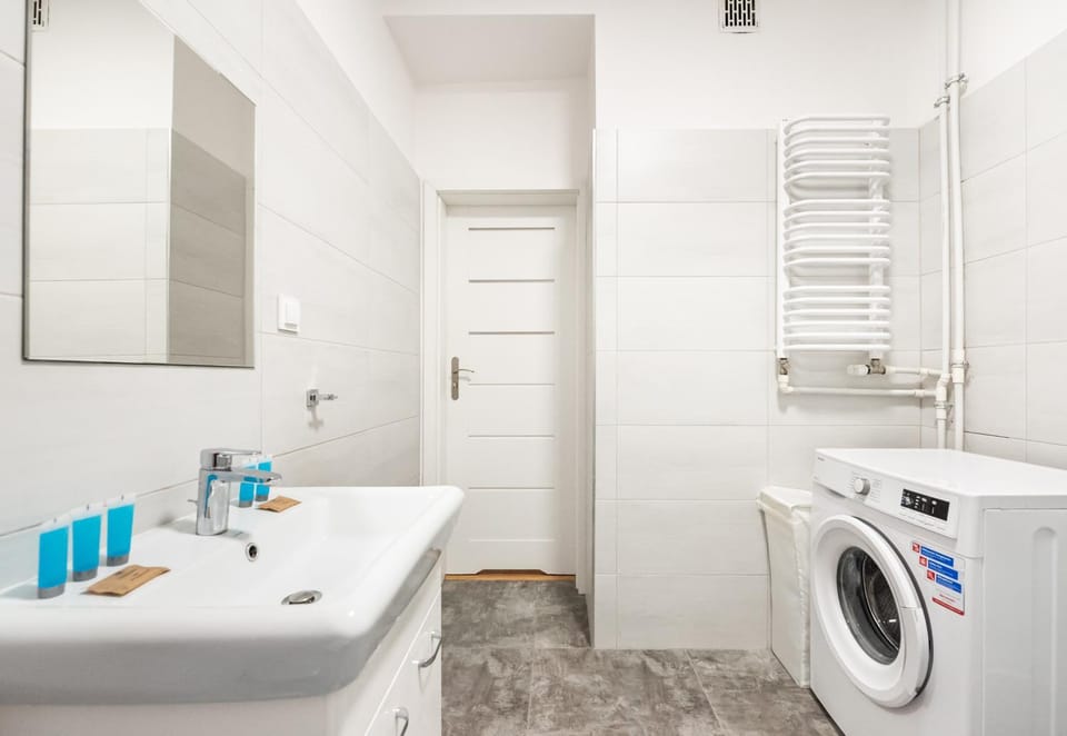 Bathroom, towels, washing machine