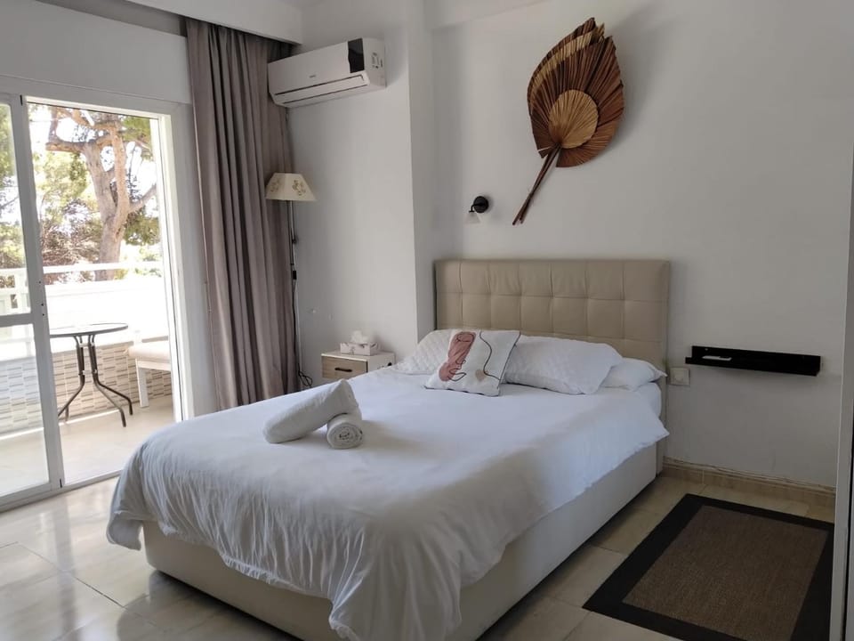 Bed, Photo of the whole room