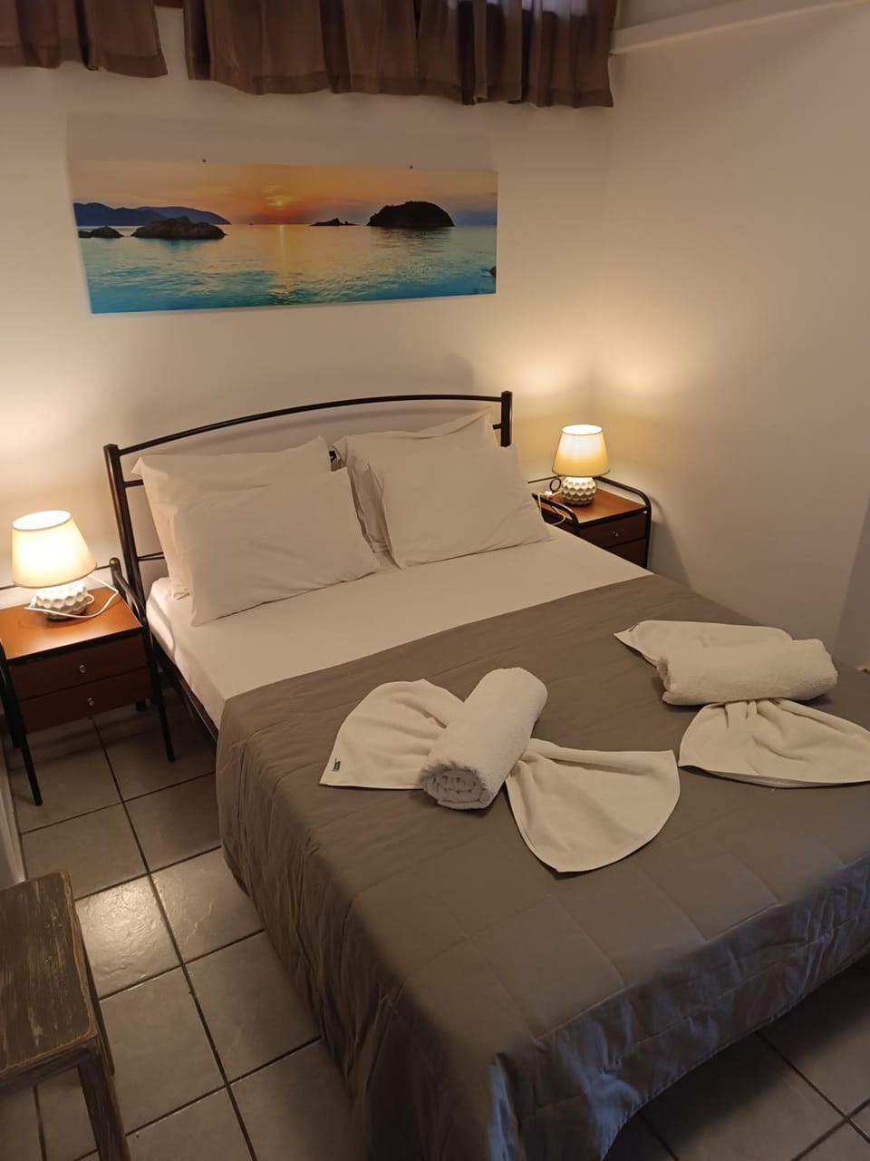 Bed, Bedroom, towels