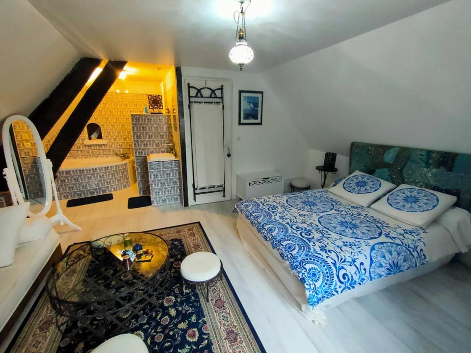 Night, Bathroom, Bedroom
