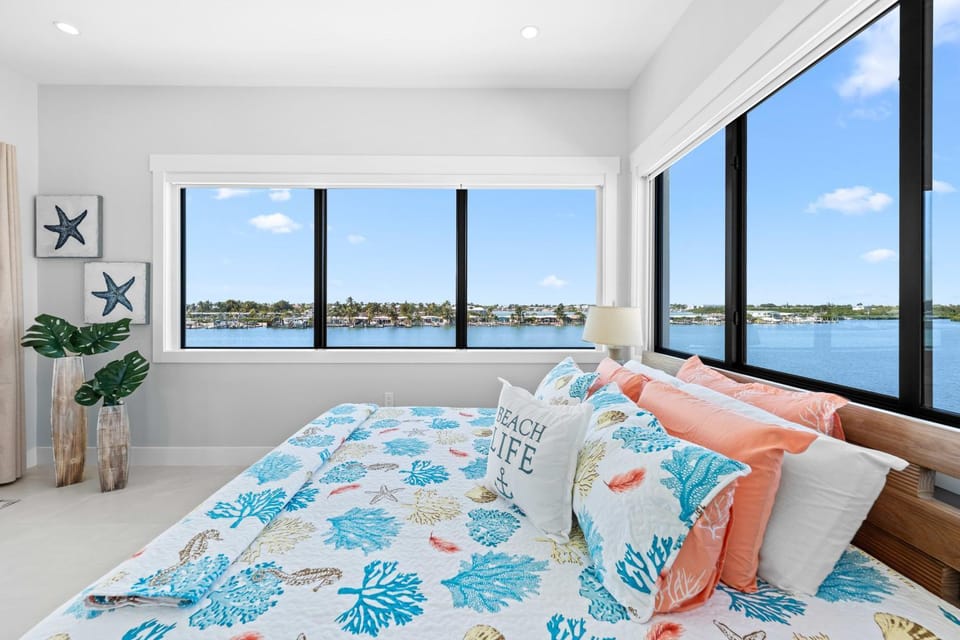 Bed, Bedroom, Sea view