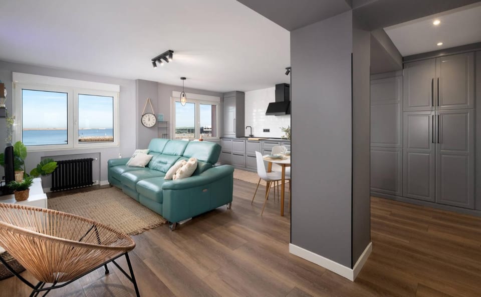 TV and multimedia, Kitchen or kitchenette, Living room, Photo of the whole room, Seating area