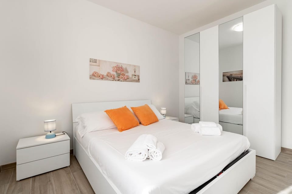 Bed, Photo of the whole room, Bedroom, towels, wardrobe