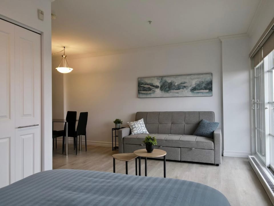 Bed, Living room, Seating area