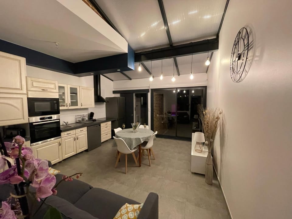 Living room, Dining area