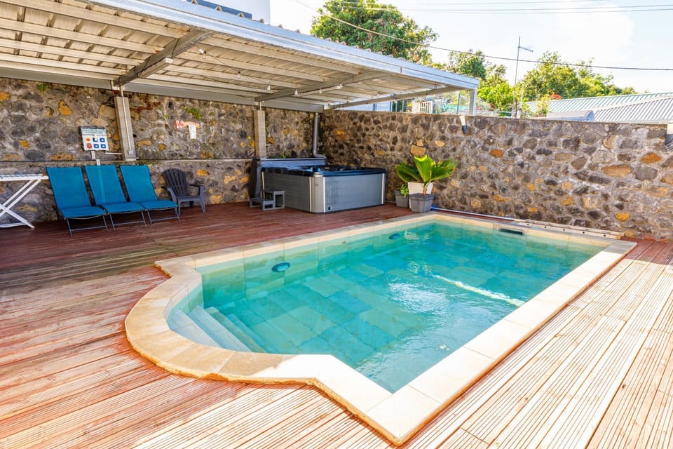 Patio, Hot Tub, Pool view, Swimming pool, Swimming pool, sunbed