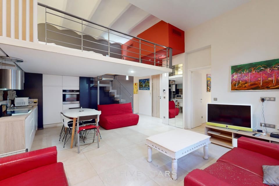 Communal lounge/ TV room, TV and multimedia, Kitchen or kitchenette, Living room, Seating area, minibar, pet friendly