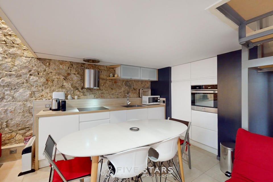 Kitchen or kitchenette, Dining area, minibar, pet friendly, stove