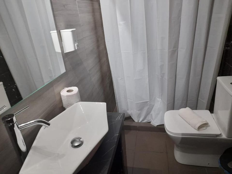 Toilet, Bathroom, towels