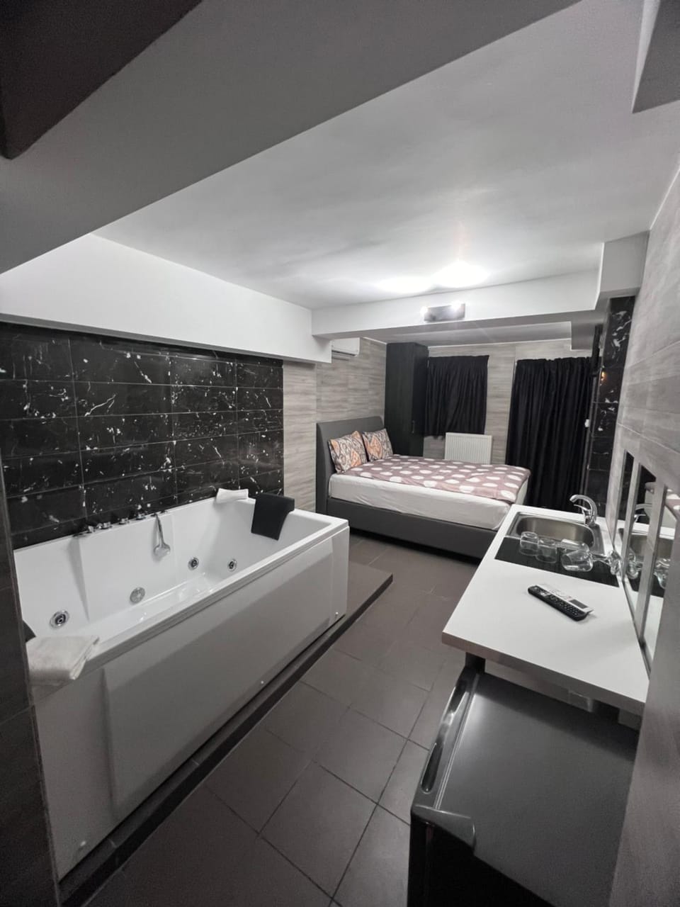 Bed, Bathroom, Kitchen or kitchenette, Living room, Photo of the whole room, Seating area, Bedroom, Bath, towels
