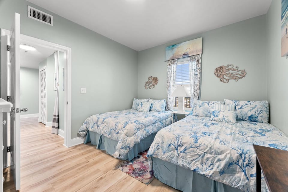 Beach & Ocean Views! Steps to Beach & Dining, Sleeps 9! Dolce Vita Getaways PCB Apartment in Panama City Beach