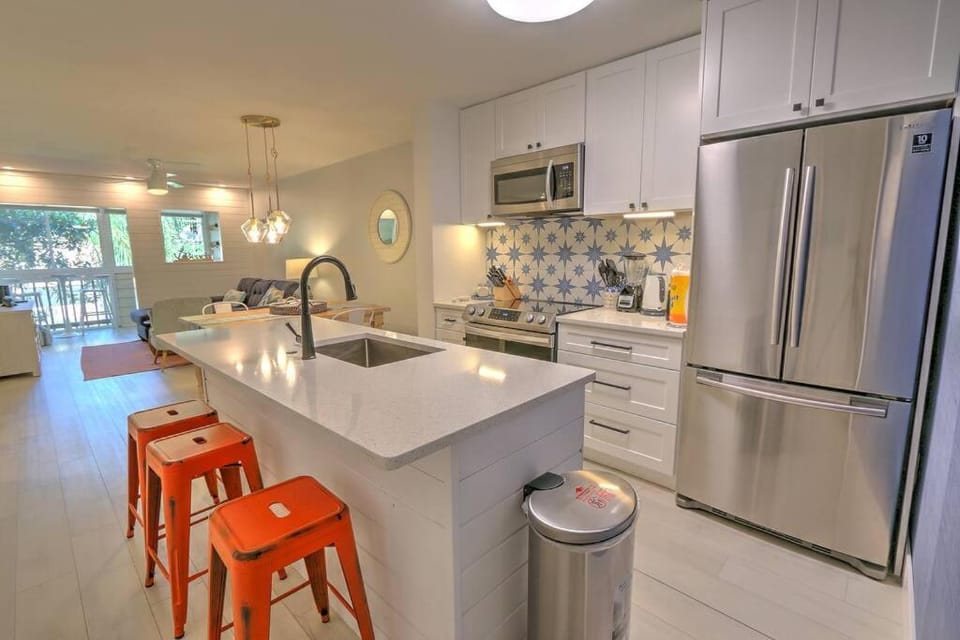 Stylish, Renovated Coastal Haven on Hilton Head! Apartment in Hilton Head Island