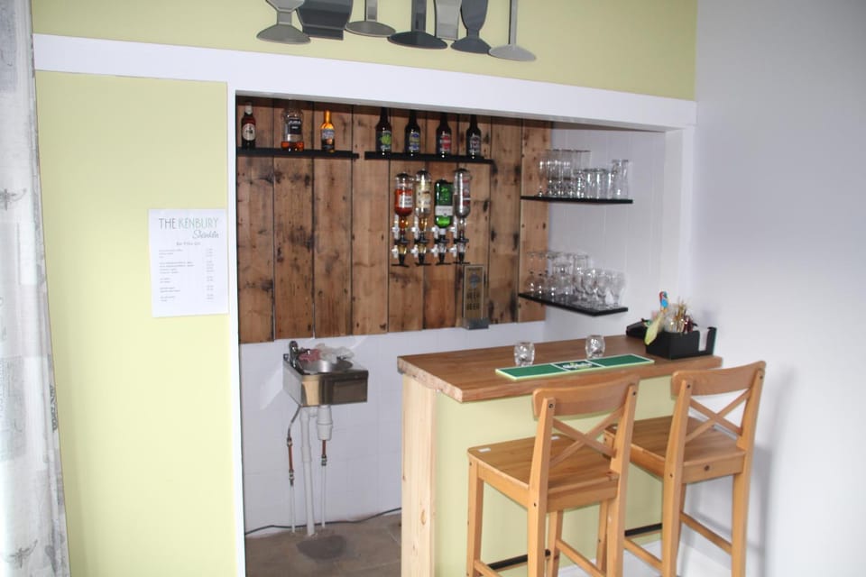 Lounge or bar, Drinks, Alcoholic drinks, Non alcoholic drinks