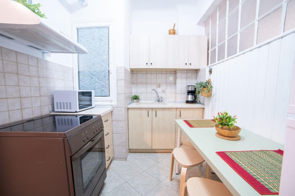 Coffee/tea facilities, Kitchen or kitchenette, minibar, pet friendly, stove