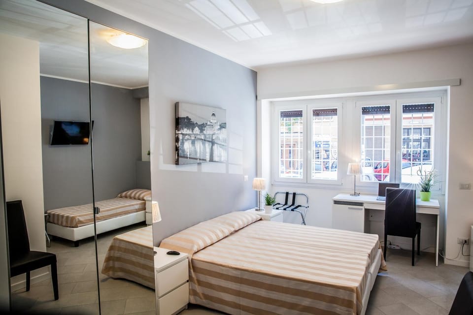 Bed, Seating area