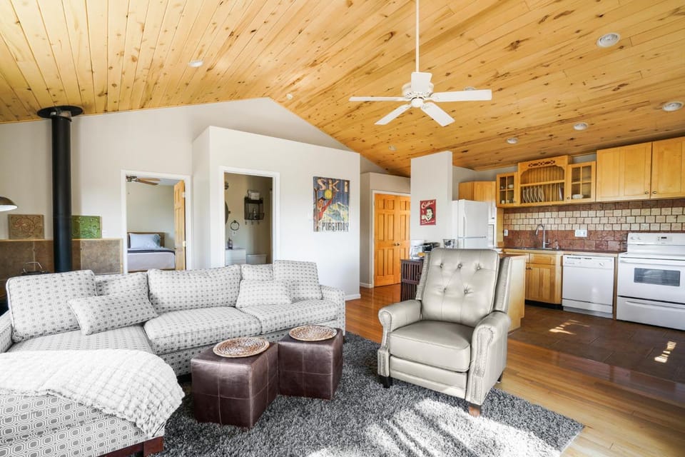 1688 Nusbaum - Guest House - 2 Bedroom House in La Plata County
